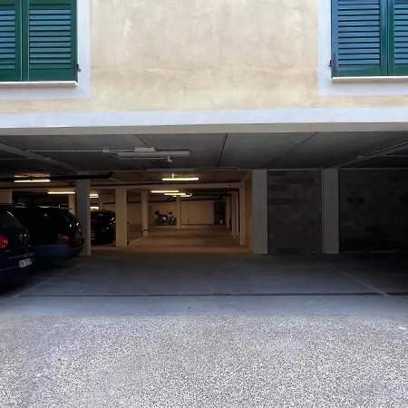 Castellini-private Parking *
