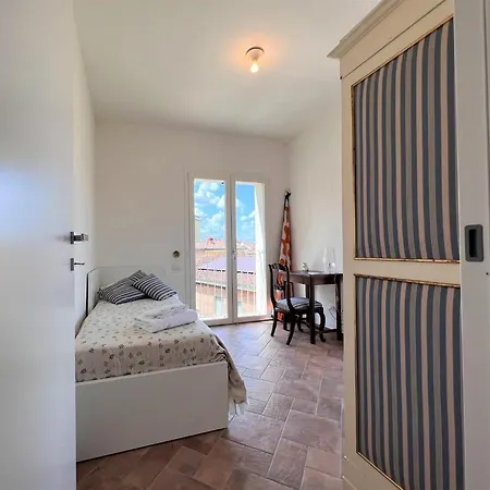 Castellini-private Parking *