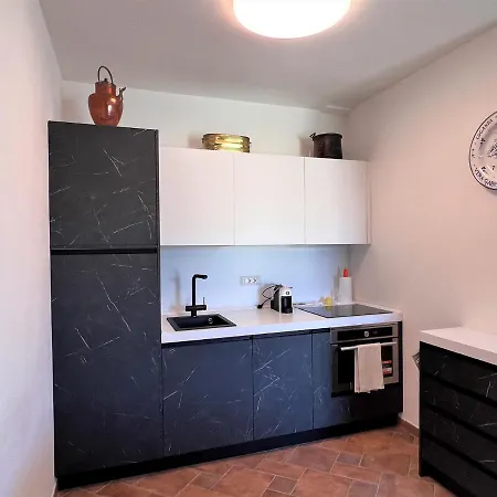 Apartamento Castellini-private Parking