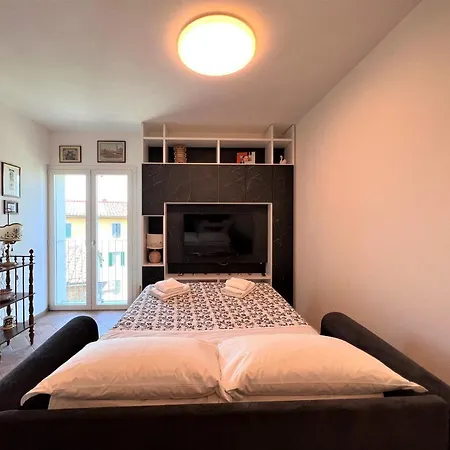 Castellini-private Parking Apartamento