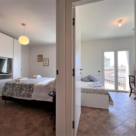 Castellini-private Parking Apartament Siena