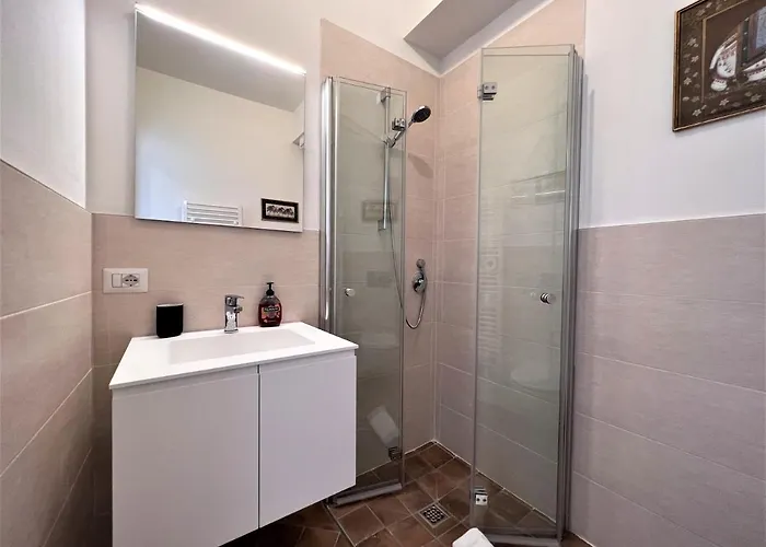 Castellini-private Parking Apartment *