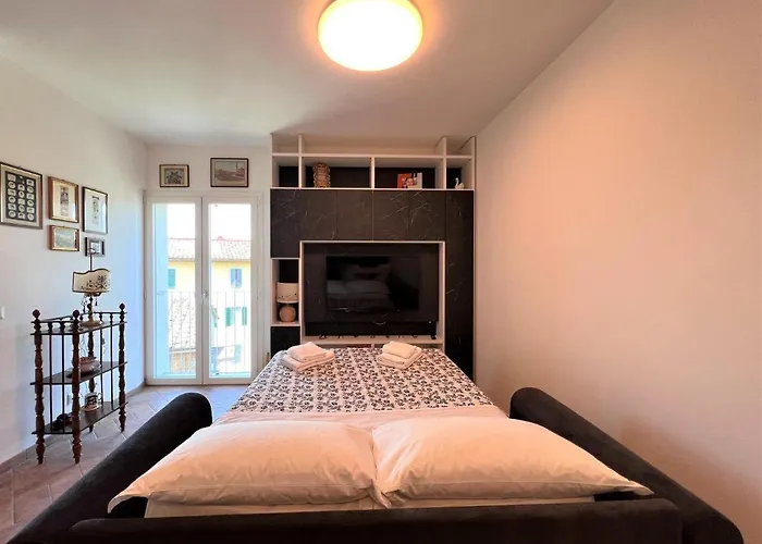 Castellini-private Parking Apartment