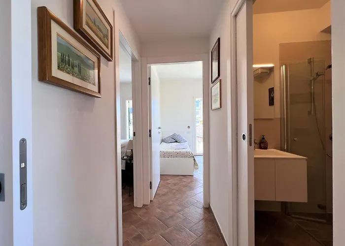 Castellini-private Parking شقة *